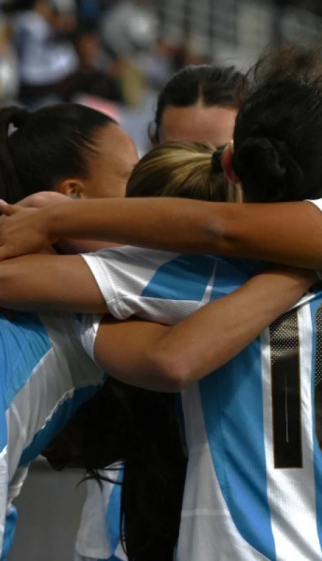 Todos los abrazos para Florencia Bonsegundo