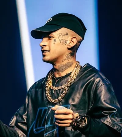 L-Gante imitó a Charly García y se lanzó desde un balcón en Valencia.