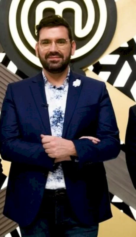 Telefe prepara una nueva temporada de MasterChef con un elenco explosivo y sorpresas inesperadas.