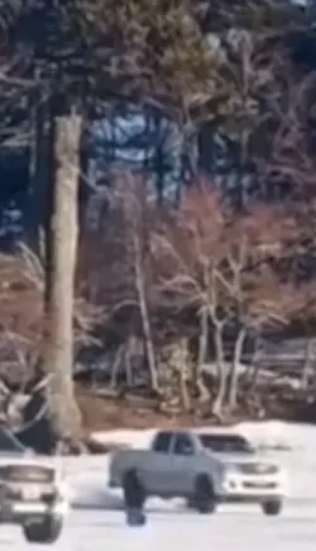 Camionetas 4x4 sobre Batea Mahuida.