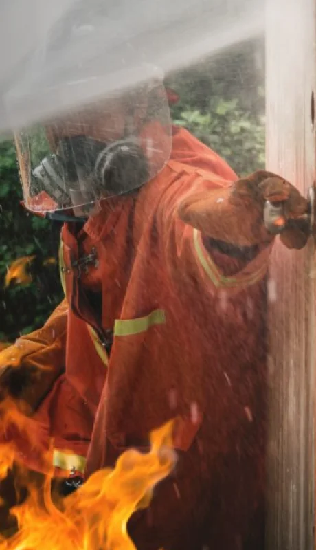 Uno de los consejos para evitar incendios en las casas particulares es no dejar la estufa encendida mientras queda sola.