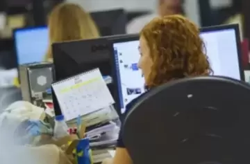 Un gobernador pagará bonos por más de 3 millones a los estatales