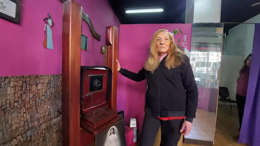 Olga Oca muestra parte de su historia.