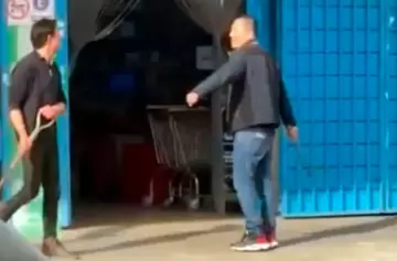 Video: una discusión por una botella de agua terminó en brutal pelea