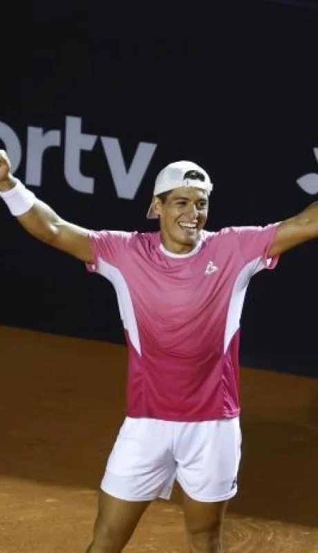 Seba Báez volvió al triunfo