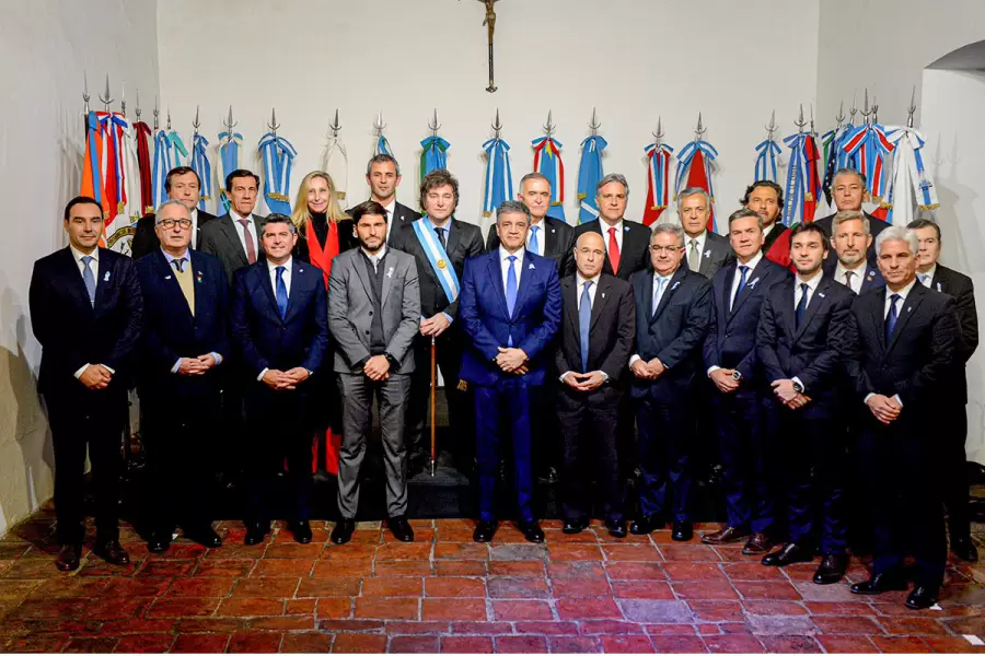 Última foto de los gobernadores con Milei