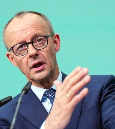 Merz quiere que los miembros de la UE ordenen sus cuentas nacionales y financien la defensa conjunta de Europa.