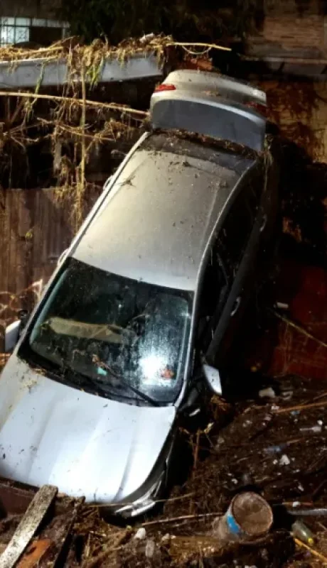 Violentas inundaciones siguen azotando gran parte de Norteamérica con víctimas fatales y pérdidas multimillonarias.