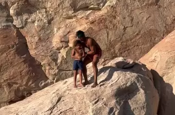 Influencer tiró de un acantilado a su hijo y su justificación generó polémica