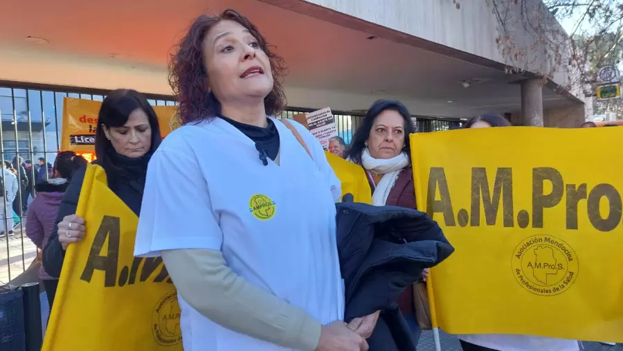 Médica Marcela Mora de AMPROS.