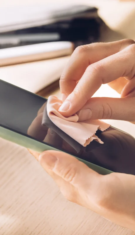 El cuidado básico del teclado y la pantalla ayuda a prolongar la vida útil del equipo.