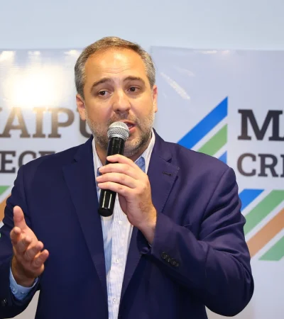 Matía Stevanado, intendente de Maipú