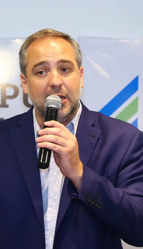 Matía Stevanado, intendente de Maipú