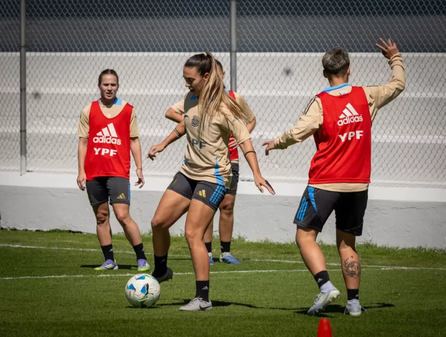 La Selección femenina trabajó con vistas al duelo contra Chile