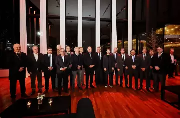 Francos se mostró con gobernadores, pero las provincias reclaman convocatoria formal