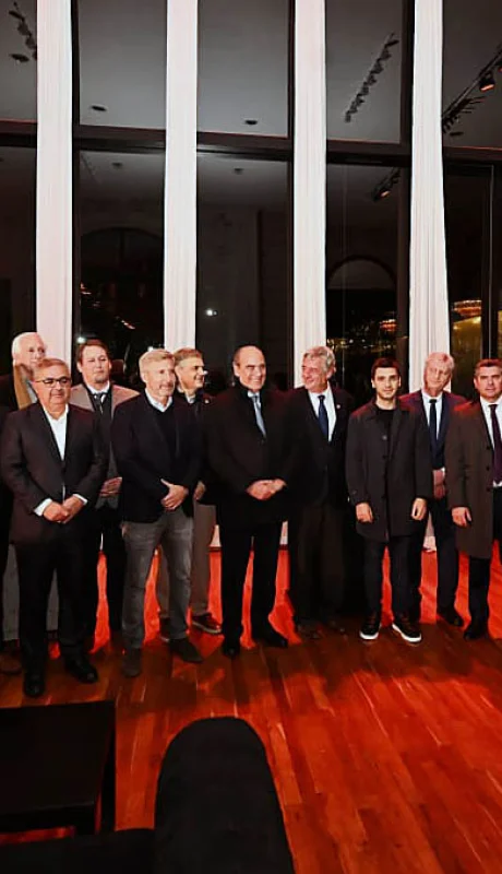 Ocho gobernadores coincidieron con Francos en el cóctel inaugural de La Rural.