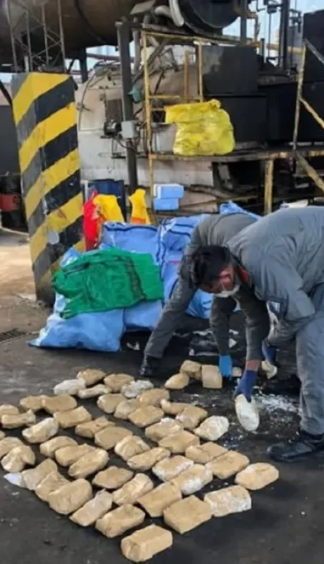 Al momento de la incineración del estupefaciente, se descubrió que tres de los paquetes eran plastilina.