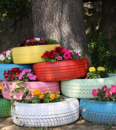 De gomas usadas a hermosos y coloridos floreros