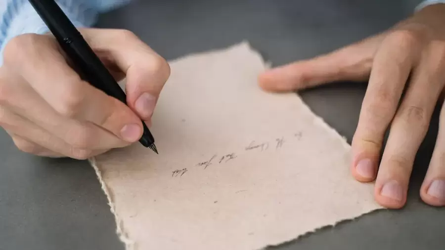 Escribir en el papel, para la revisión de vínculos pasados.