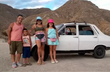 Una "familia rodante" y la hazaña de un viejo Renault 12