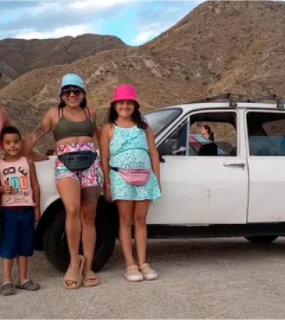 La familia en su Renault 12