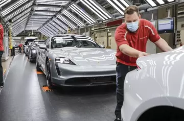 La automotriz Porsche sigue en la cuerda floja por fuertes caídas en su rentabilidad