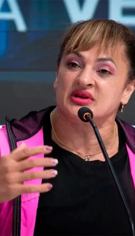 Alejandra "Locomotora" Oliveras