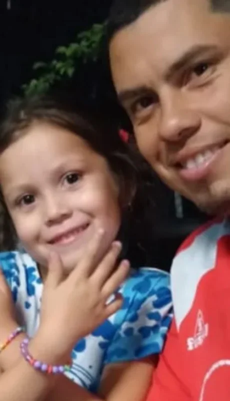 Kim Gómez y su papá, Marcos, quien recordó la muerte de la nena en un posteo. (Foto: archivo web)