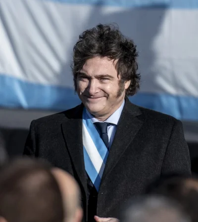 Milei permanece en la cima. /