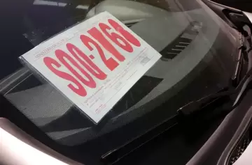 La falta de chapas patente ya es un problema que afecta cada vez