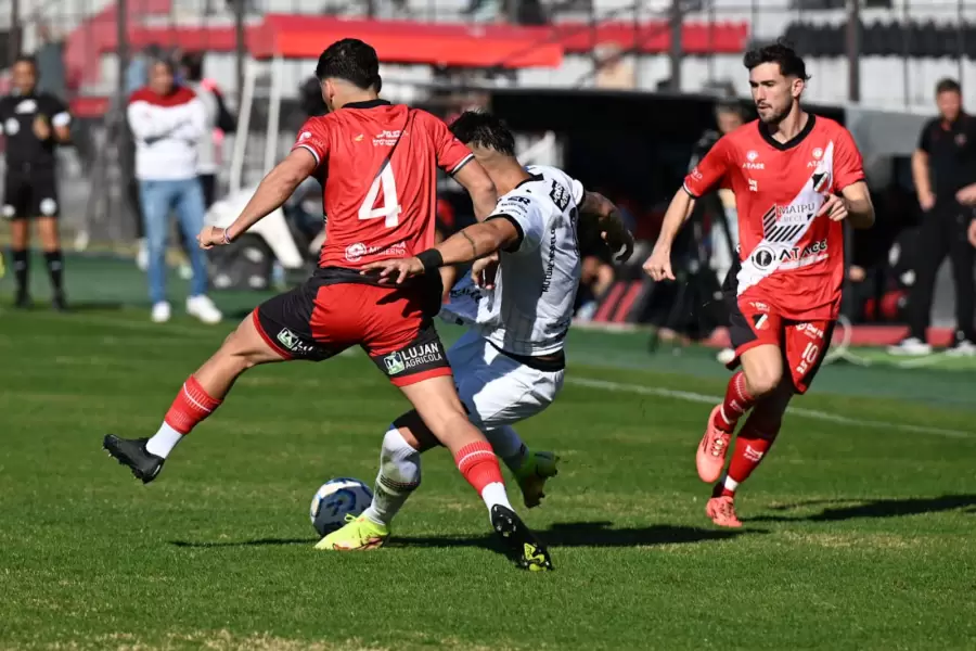 Maipú perdió ante Patronato.