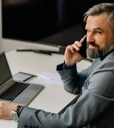 Tienen mucho para dar los hombres y mujeres maduros.