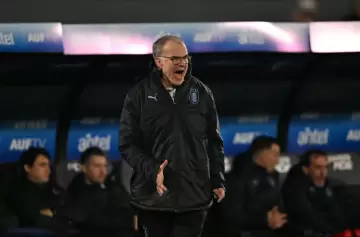 Marcelo Bielsa, el "Loco" amado en todo el mundo, pero sin ser profeta en su tierra cumple años