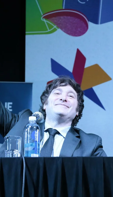 El presidente Milei con el escritor Agustín Laje/