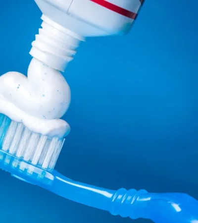 La ANMAT prohibió la venta de un dentífrico por causar lesiones en la boca/ Foto de Archivo