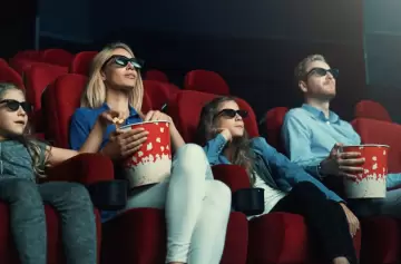 Cuánto le sale ir al cine una familia tipo en julio de 2025: precios y alternativas