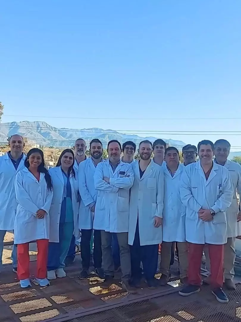 El equipo que realizó la duodenopancreatectomía cefálica laparoscópica