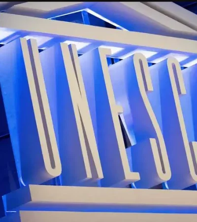 Uno de los fines principales de la UNESCO es preservar la herencia cultural de la humanidad en todas sus expresiones culturales.