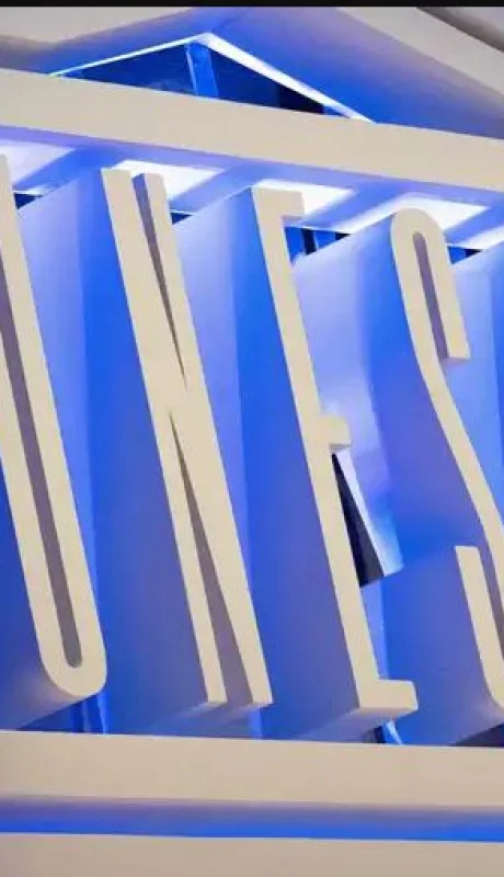 Uno de los fines principales de la UNESCO es preservar la herencia cultural de la humanidad en todas sus expresiones culturales.