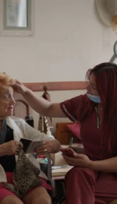 Una escena de "Cuidadoras" de Gabriela Uassouf