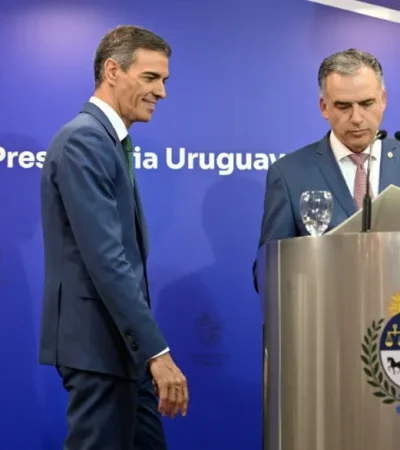 En su visita a Uruguay, el titular del gobierno español hizo una promesa manifiesta de apoyar la concreción del tratado comercial.