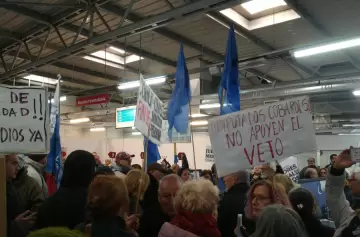 Jubilados irrumpieron en la sede del PAMI en Mendoza y reclamaron por medicamentos