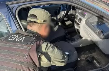 Escándalo: cuatro efectivos detenidos por robar dinero en un control vehicular