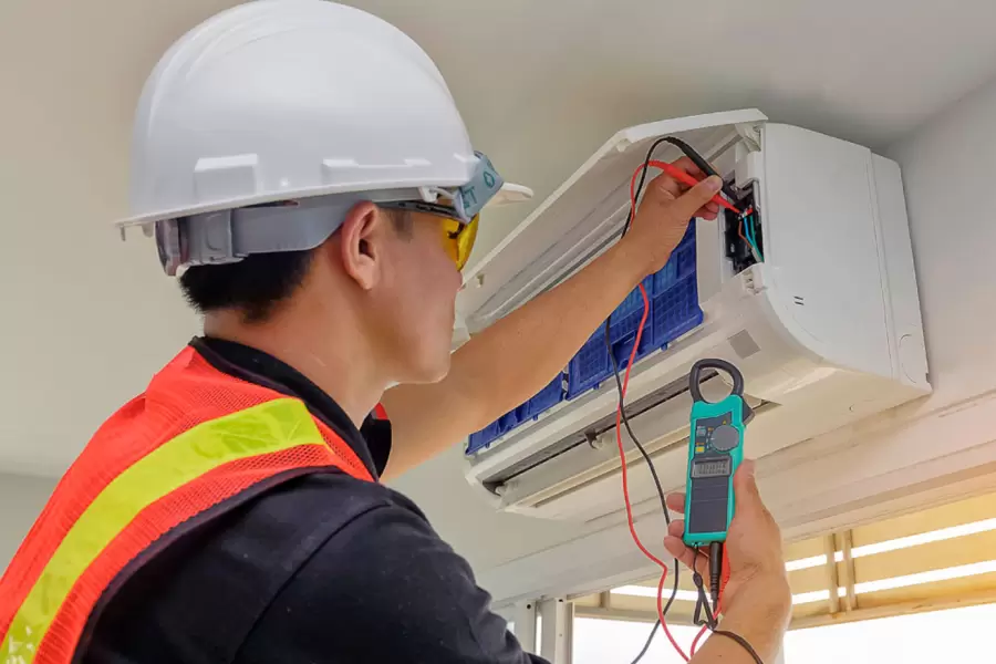 Técnico en refrigeración.