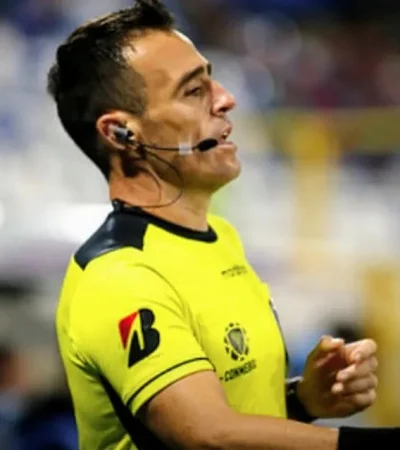 Cristian Navarro asistió a Herrera.