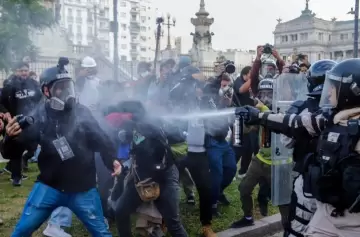Marcha de Jubilados: se aplicó el protocolo y los manifestantes llegaron a Plaza de Mayo