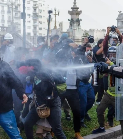 Hubo bloqueos en la esquina de Callao y Rivadavia, hecho que generó complicaciones con el tránsito y desvíos obligados para los conductores.