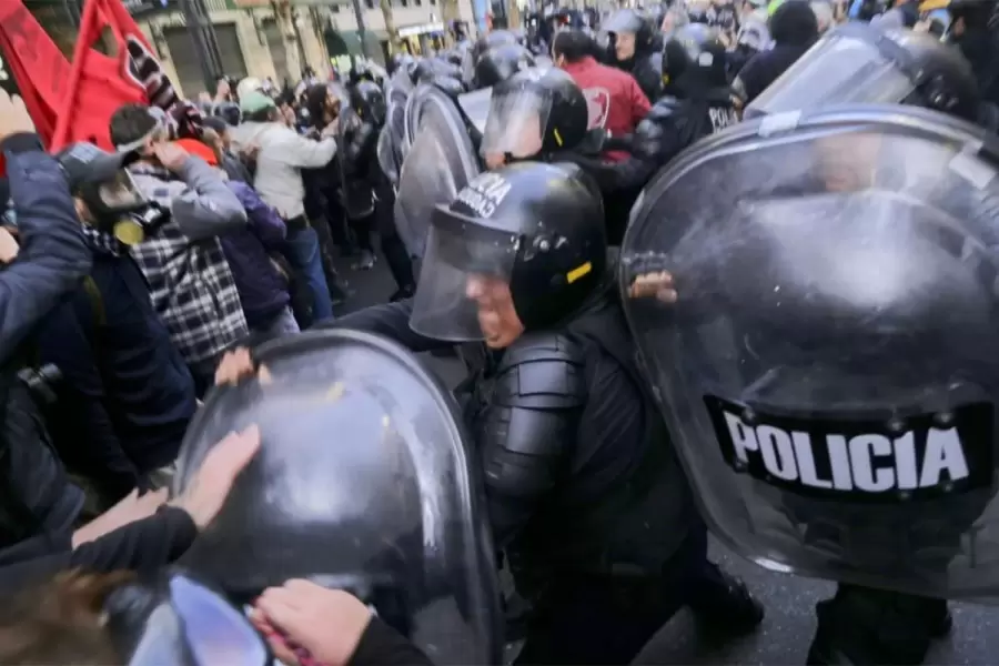 Jubilados, personas con discapacidad y docentes, y algunas agrupaciones sociales, en manifestación este miércoles en CABA.