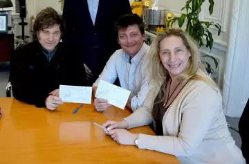 Esteban Glavinich, del equipo de Santiago Caputo, cruzó a Karina Milei