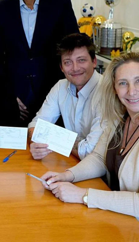 Javier y Karina Milei, junto a Santiago Caputo.